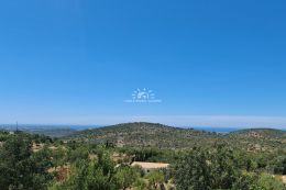 Quality villa in small village near Loule with magnificent views of the countryside towards the sea